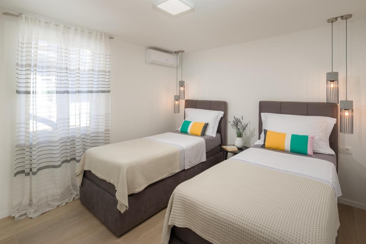 Villa Roko- The Spacious Luxury Τρογκίρ Εξωτερικό φωτογραφία